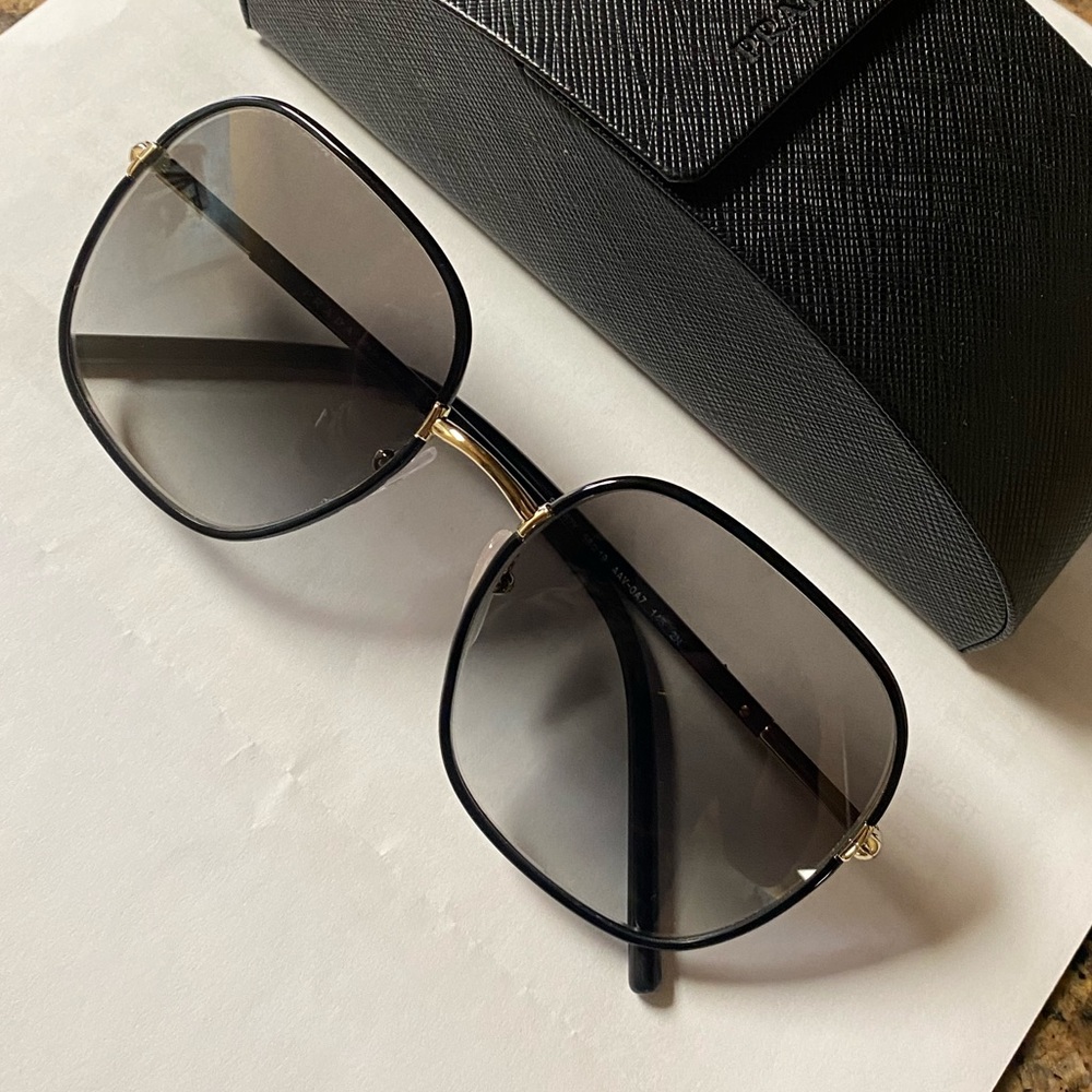Authentic Prada Sunnies ☀️